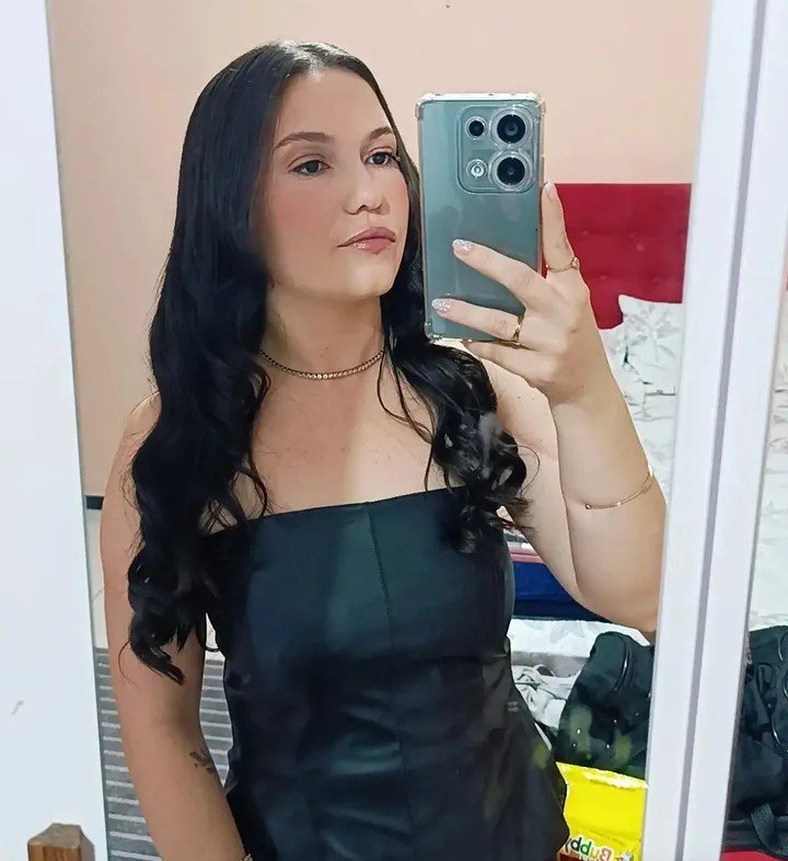 Mais uma esposinha gostosa mostrada na vitrine marido louco pra ser corno